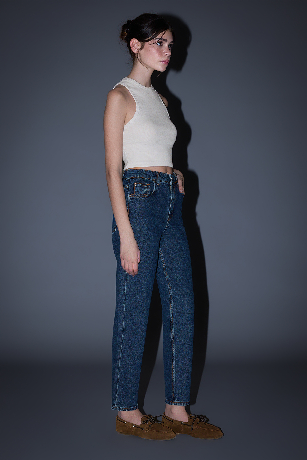 Trendyolmilla  Koyu Mavi Yüksek Bel Bilek Boy Az Esnek Mom Jeans TWOSS26JE00112 - Görsel 5