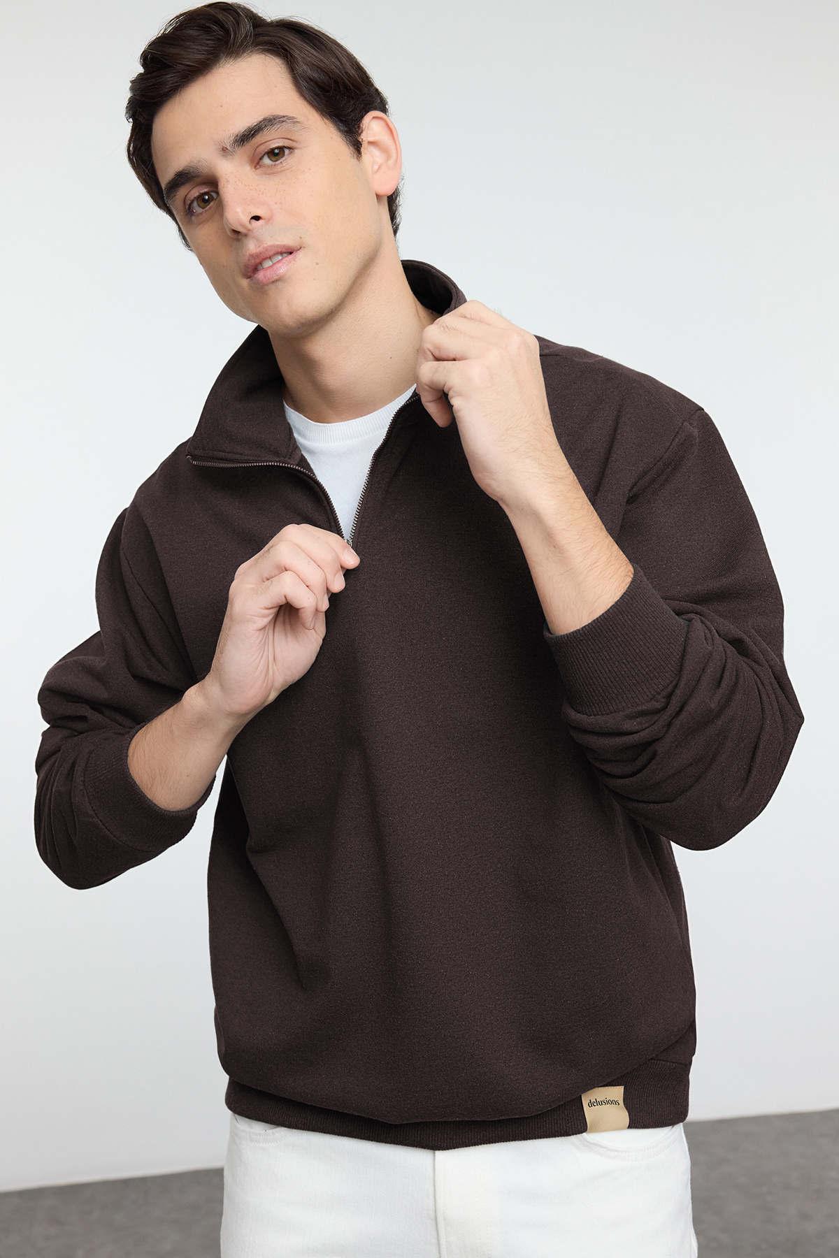 Trendyolmilla Man Koyu Kahverengi Oversize/Geniş Dik Yaka Fermuarlı Etiketli İçi Polarlı Sweatshirt TMNAW25SW00168