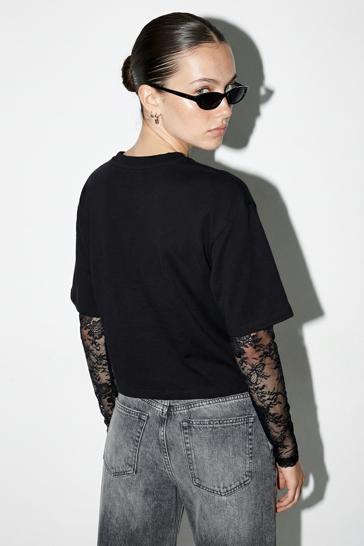 Trendyolmilla  Siyah Dantel Kollu İnterlok T-shirt TDRSS26TS00011 - Görsel 2