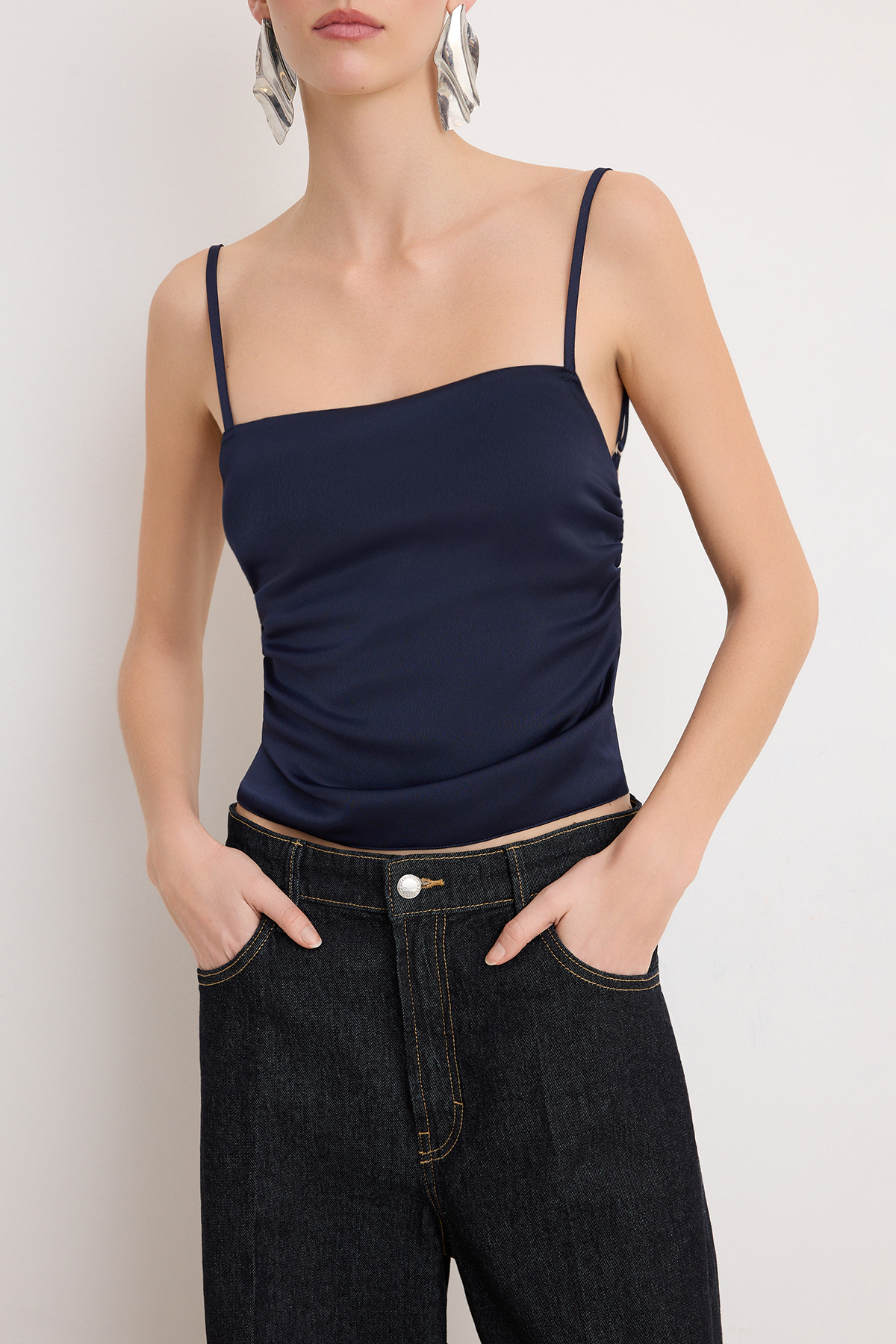 Trendyolmilla  Lacivert Arkadan Bağlamalı Saten Party Bluz TPRSS26BZ00042 - Görsel 4