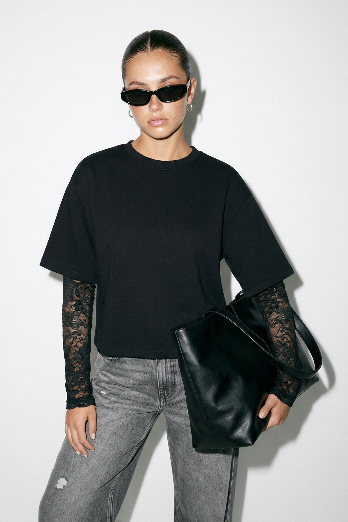 Trendyolmilla  Siyah Dantel Kollu İnterlok T-shirt TDRSS26TS00011