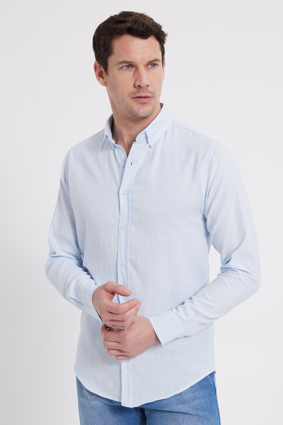 Tudors Erkek Slim Fit Dar Kesim Uzun Kollu %100 Pamuk Keten Doku Düğmeli Yaka Mavi Gömlek — آبی DR230024-100