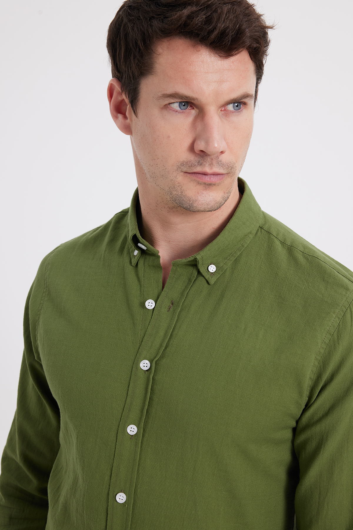 Tudors  Erkek Slim Fit Dar Kesim Uzun Kollu %100 Pamuk Keten Doku Düğmeli Yaka Haki Gömlek - Görsel 4