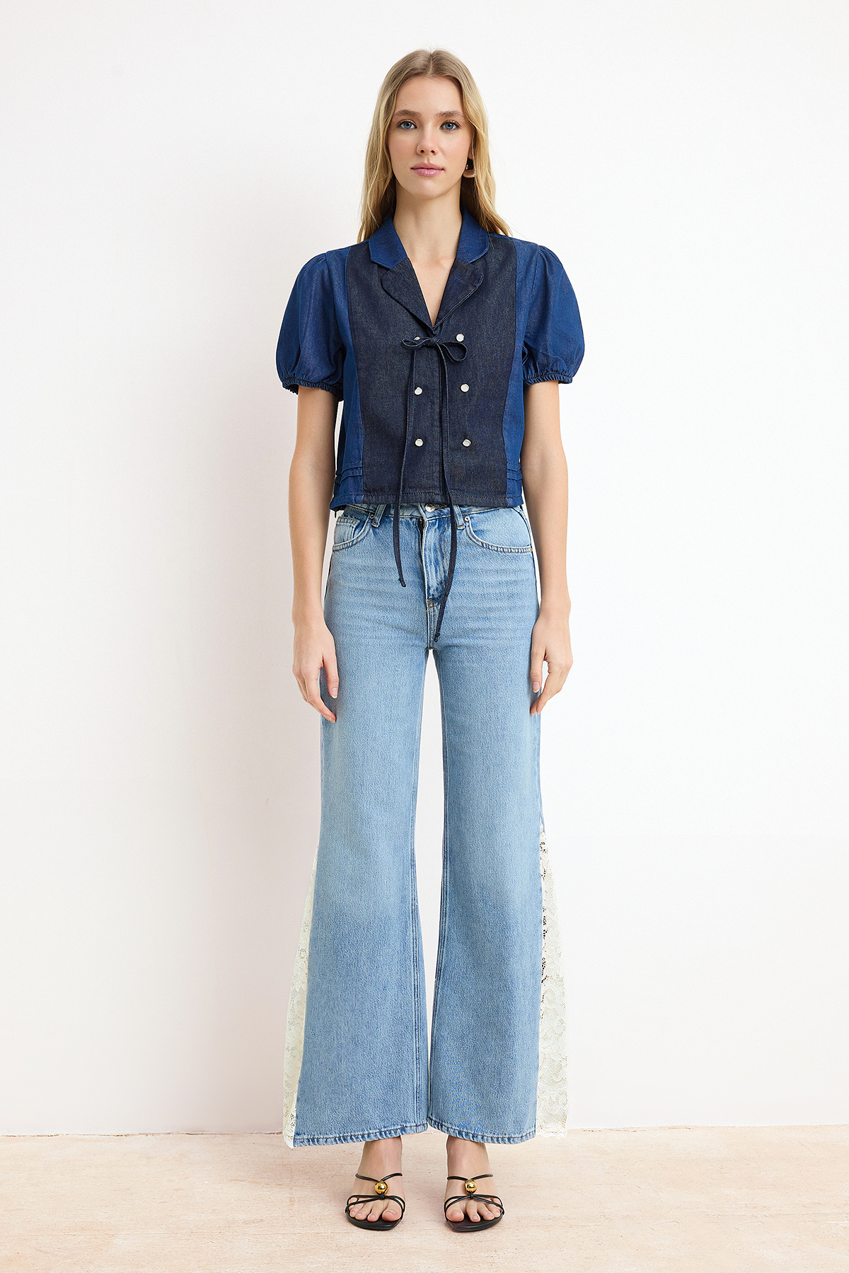 Trendyolmilla  Nasiba Hafiz x Trendyol Collection Mavi Wide Leg Dantel Tencel Karışımlı Jeans TWOSS26JE00157 - Görsel 3