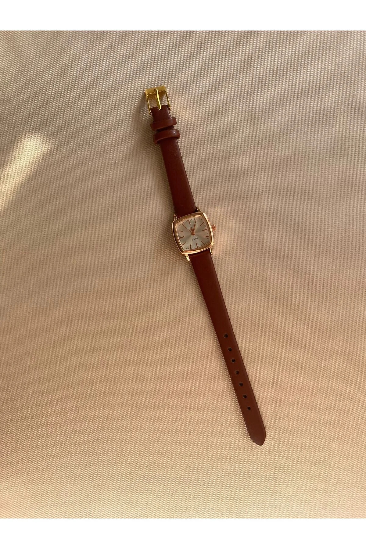 QUARTZ  Retro Minimal Koyu Kahve Renk Kordon Kadın Kol Saati Gold Kasa
