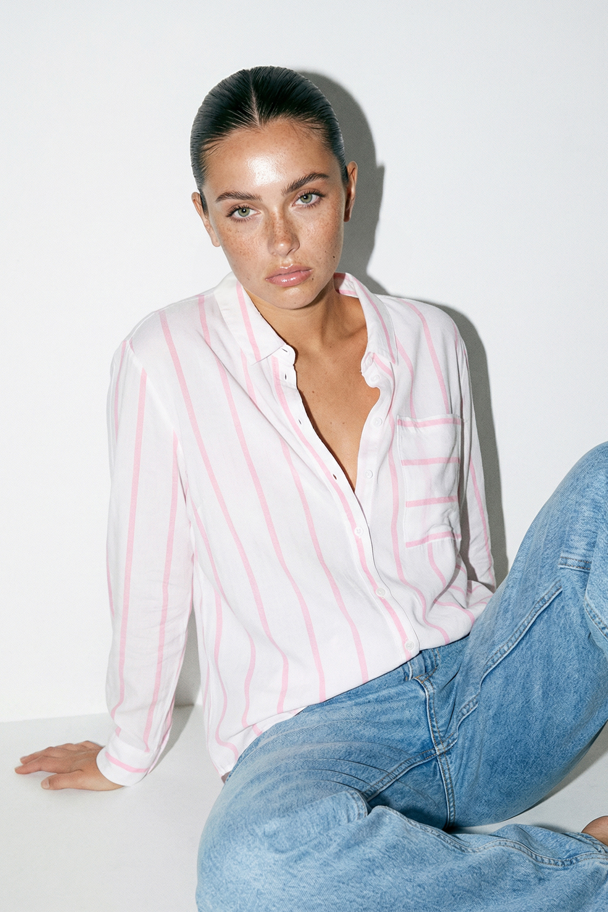 Drop by Trendyolmilla Beyaz-Pembe Geniş Çizgili Flamlı Pamuk Gömlek TDRSS26GO00006