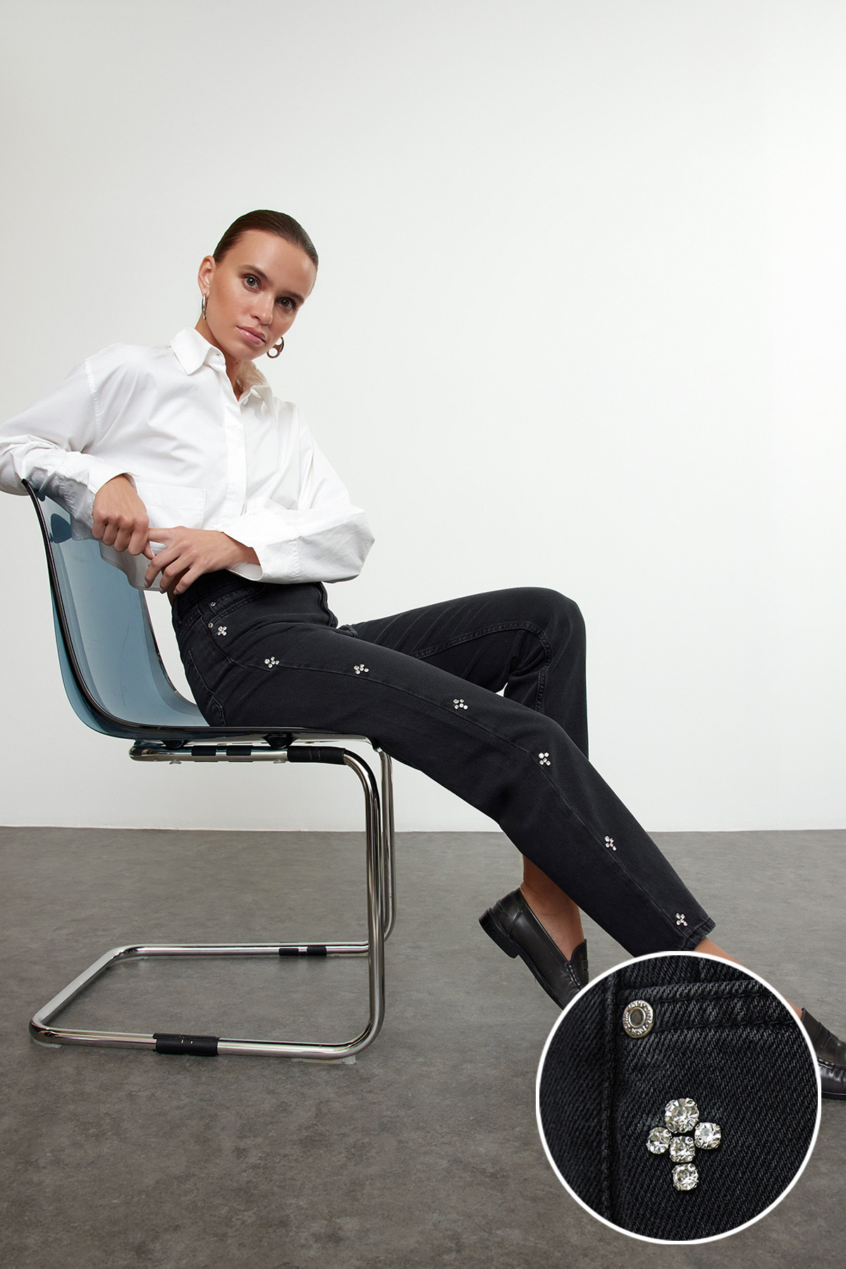 Kolekcia Trendyol Čierne kamienkové džínsy s vysokým pásom, 100% bavlna, bez ...