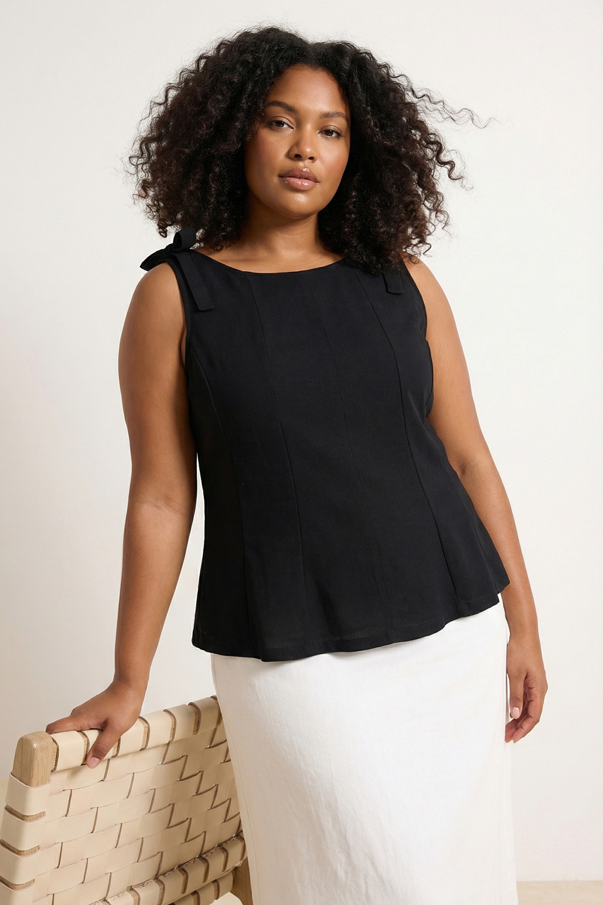 Trendyol Curve Schwarze, ärmellose, taillierte Strickbluse mit Schößchen und ...