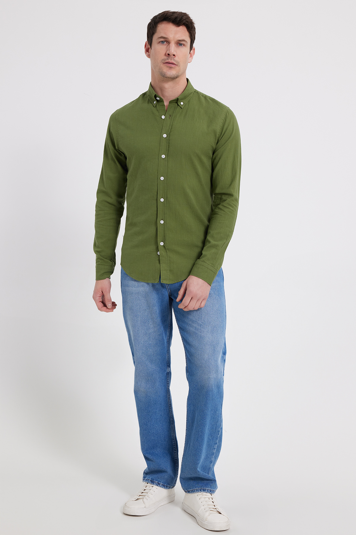 Tudors  Erkek Slim Fit Dar Kesim Uzun Kollu %100 Pamuk Keten Doku Düğmeli Yaka Haki Gömlek - Görsel 3