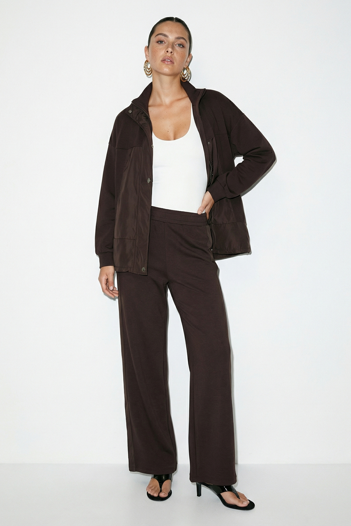 Trendyolmilla  Kahverengi Dik Yaka Sweatshirt-Eşofman Altı Örme Alt-Üst Takım TDRSS26AU00002