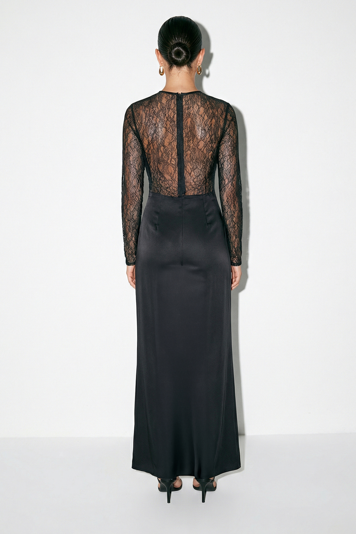 Trendyolmilla  Siyah Dantel Detaylı Saten Uzun Elbise TDRSS26EL00001 - Görsel 3