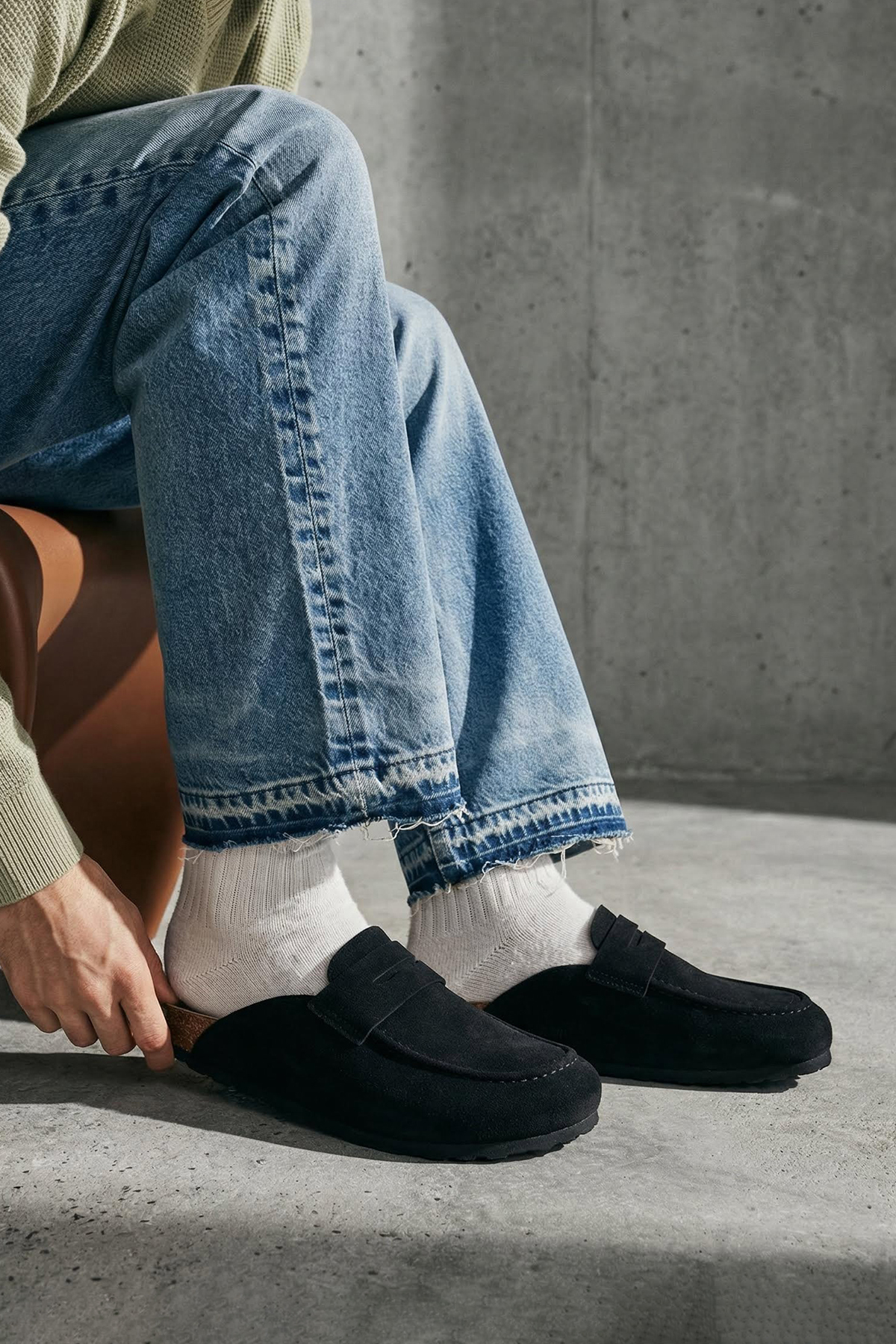 TRENDYOL SHOES Czarne męskie klapki Sabo TAKSS26TE00008