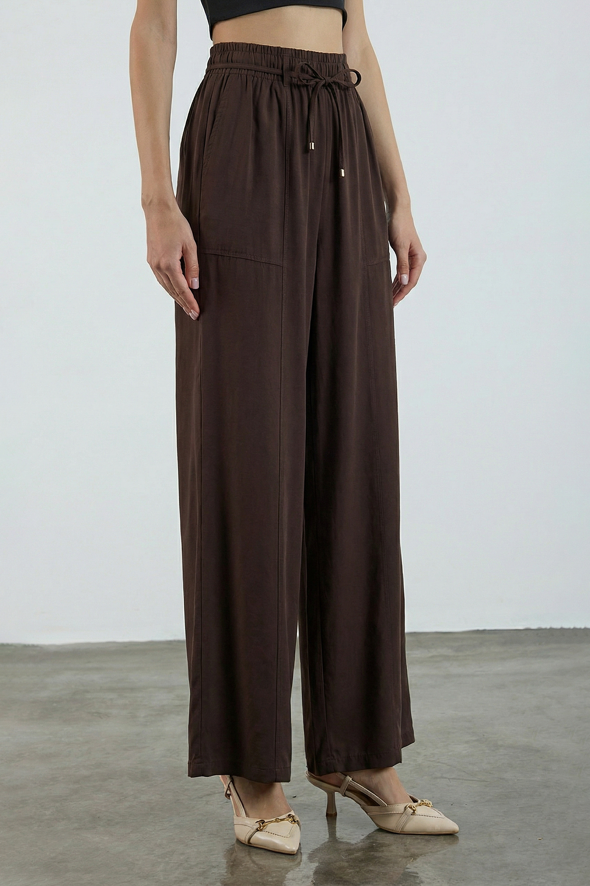 Trendyolmilla  Koyu Kahverengi Beli Lastikli Wide Leg/Geniş Paça Viskon Pantolon TWOSS25PL00123 - Görsel 2