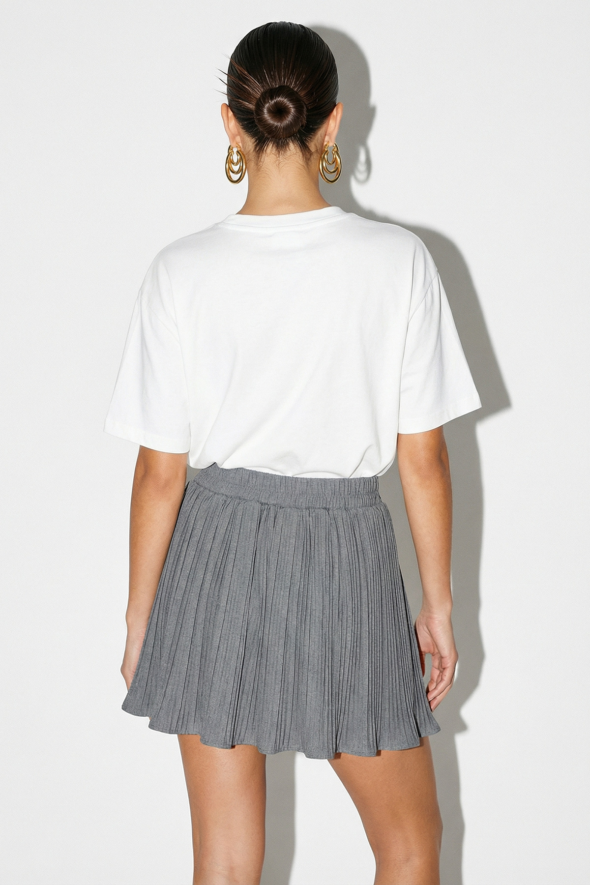 Trendyolmilla  Gri Piliseli Beli Lastikli Şort Etek TDRSS26SR00005 - Görsel 3