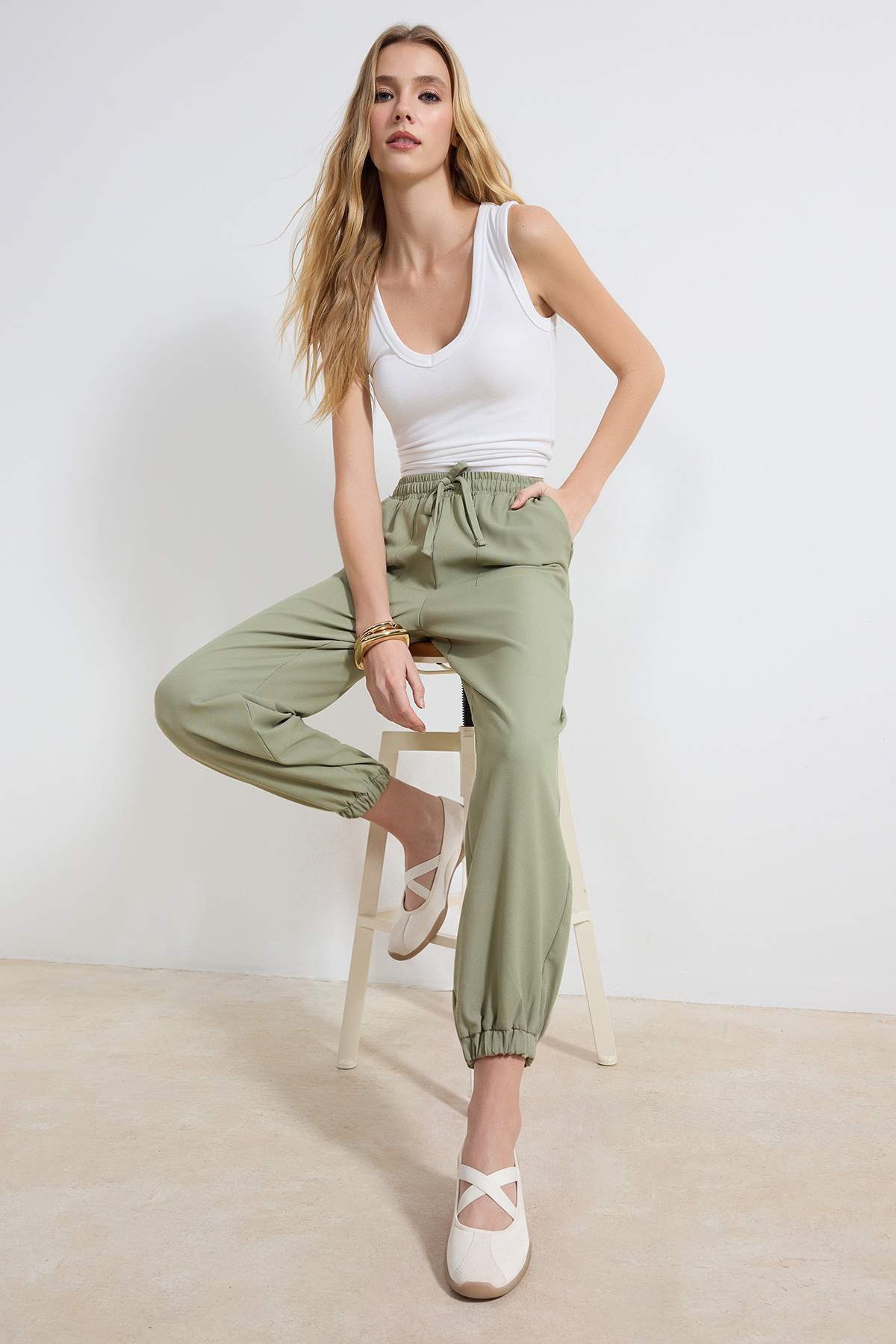 Trendyolmilla Haki Jogger Rahat Kesim Pantolon TWOSS26PL00060