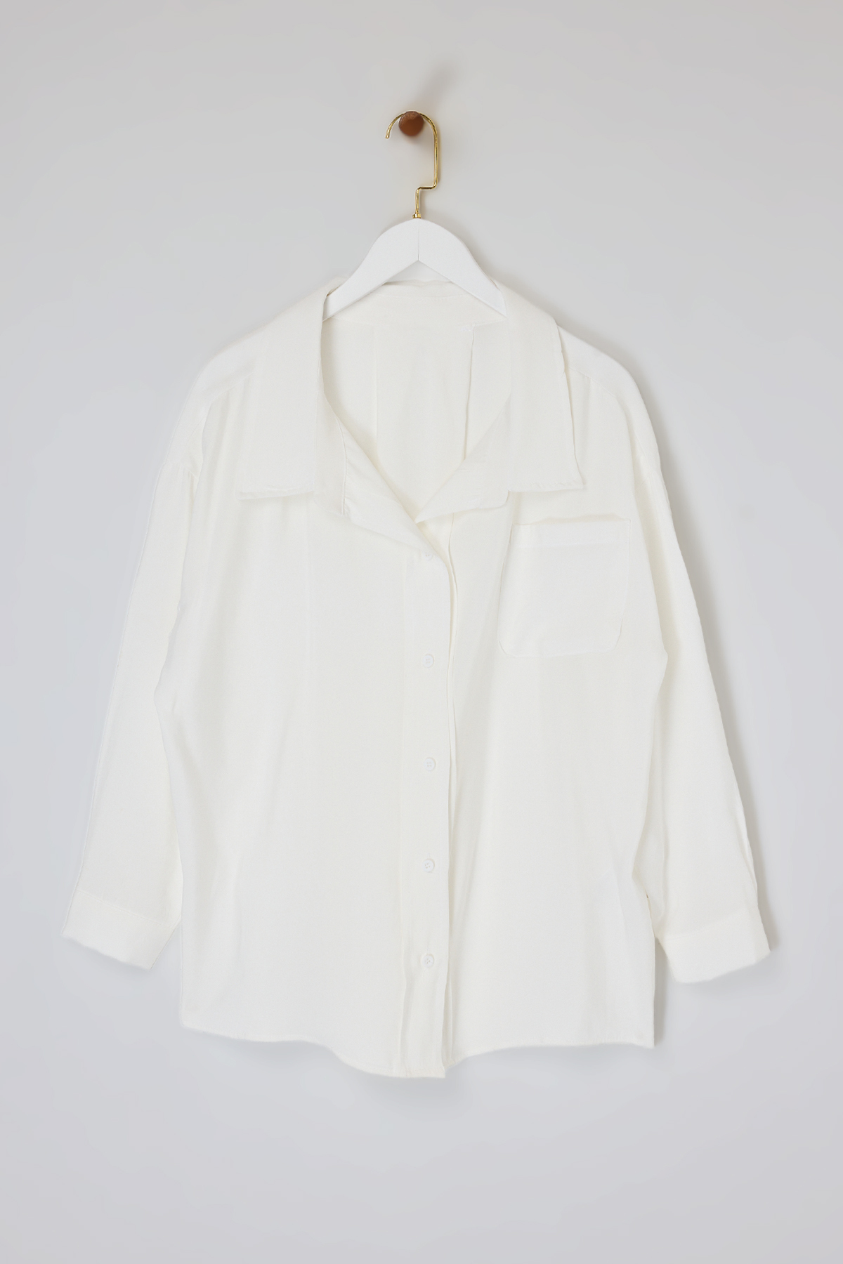 Trendyolmilla  Beyaz Cepli Modal Gömlek TDRSS26GO00008 - Görsel 3