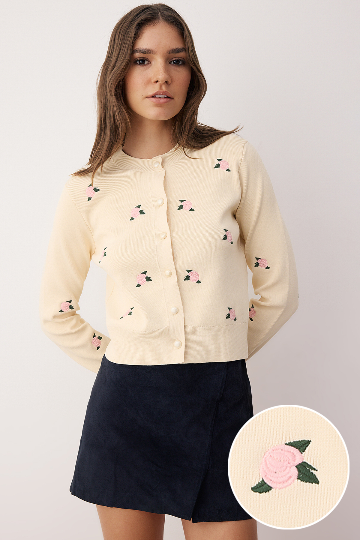 Trendyolmilla  Kemik Çiçek Nakış İşlemeli Triko Hırka TWOAW26HI00203