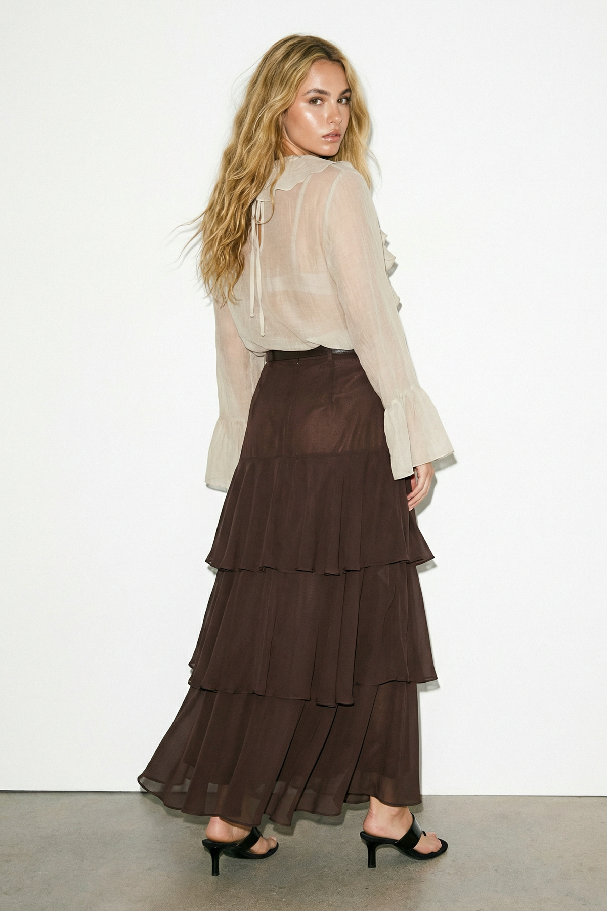 Trendyolmilla  Kahverengi Kemerli Katlı Uzun Şifon Etek TDRSS26ET00017 - Görsel 3