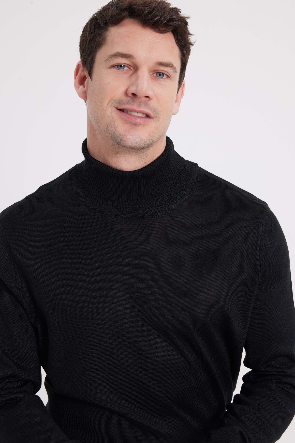 Tudors  Erkek Slim Fit Dar Kesim Tam Boğazlı Yaka Düz Yün Kazak