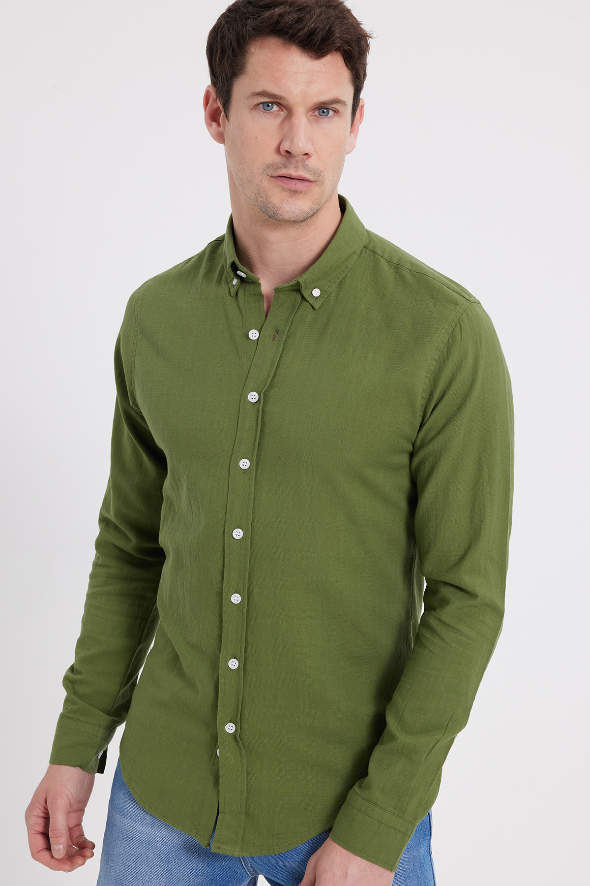 Tudors  Erkek Slim Fit Dar Kesim Uzun Kollu %100 Pamuk Keten Doku Düğmeli Yaka Haki Gömlek - Görsel 5