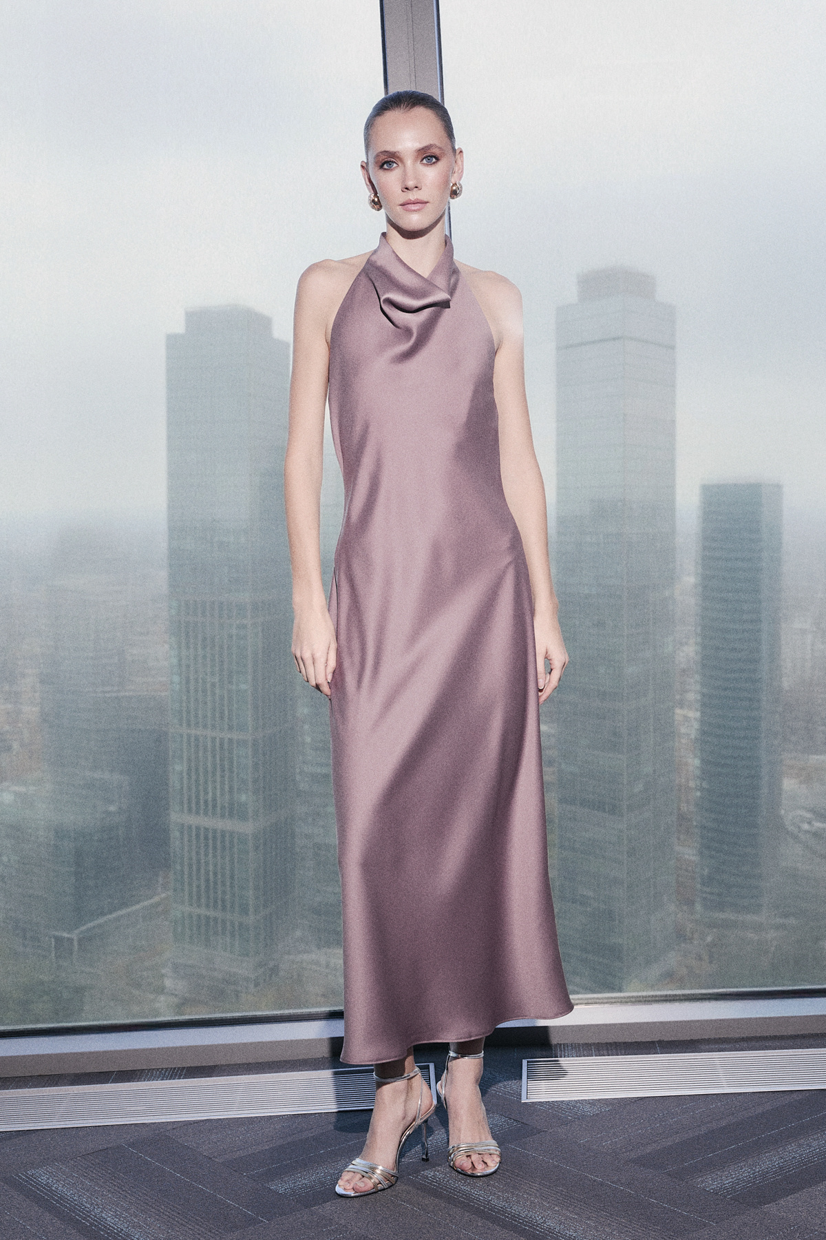 Trendyolmilla  Limited Edition Vizon Saten Degaje Yaka Dokuma Şık/Gece Elbise TPRSS26EL00020