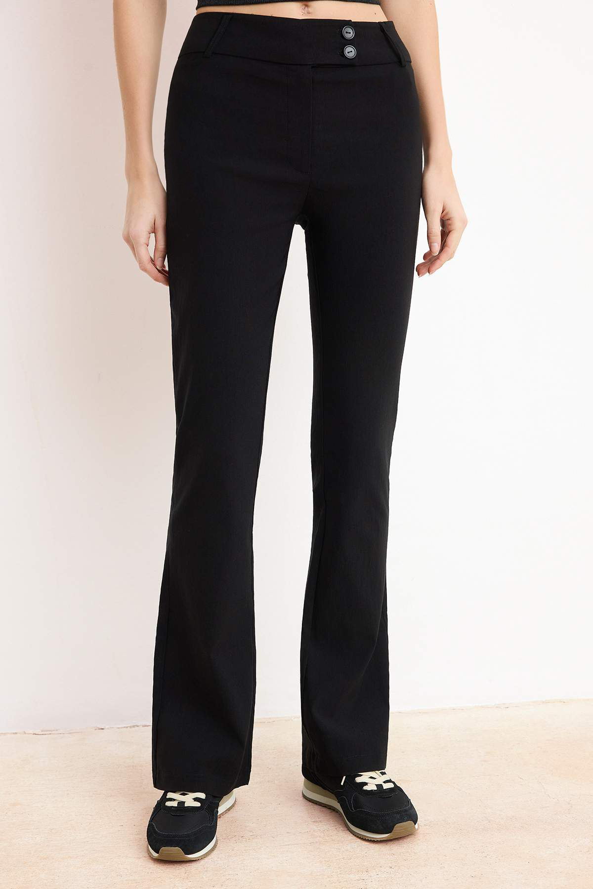 Trendyolmilla  Siyah Bengalin Esnek Kumaş Flare Düşük Bel Pantolon TWOSS26PL00006 - Görsel 3