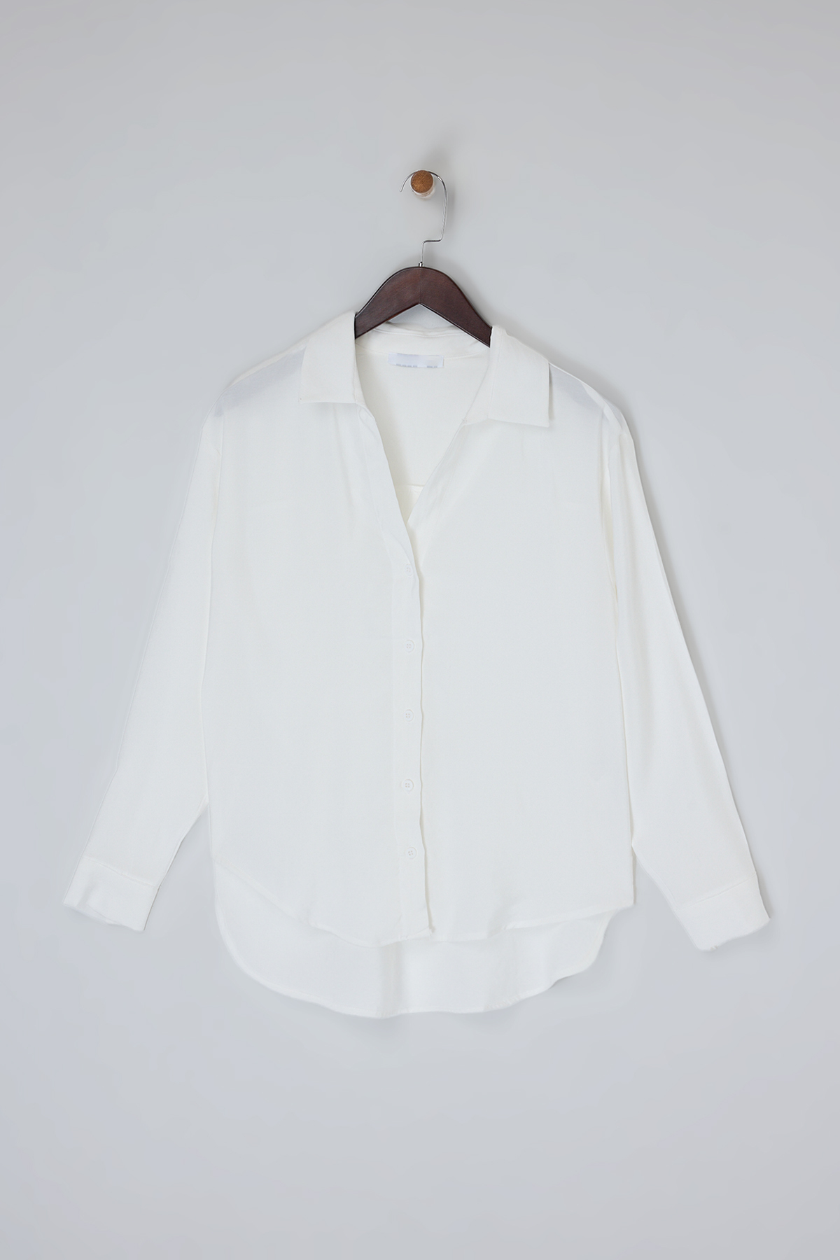 Trendyolmilla  Beyaz V Yaka Gömlek TDRSS26GO00003 - Görsel 4