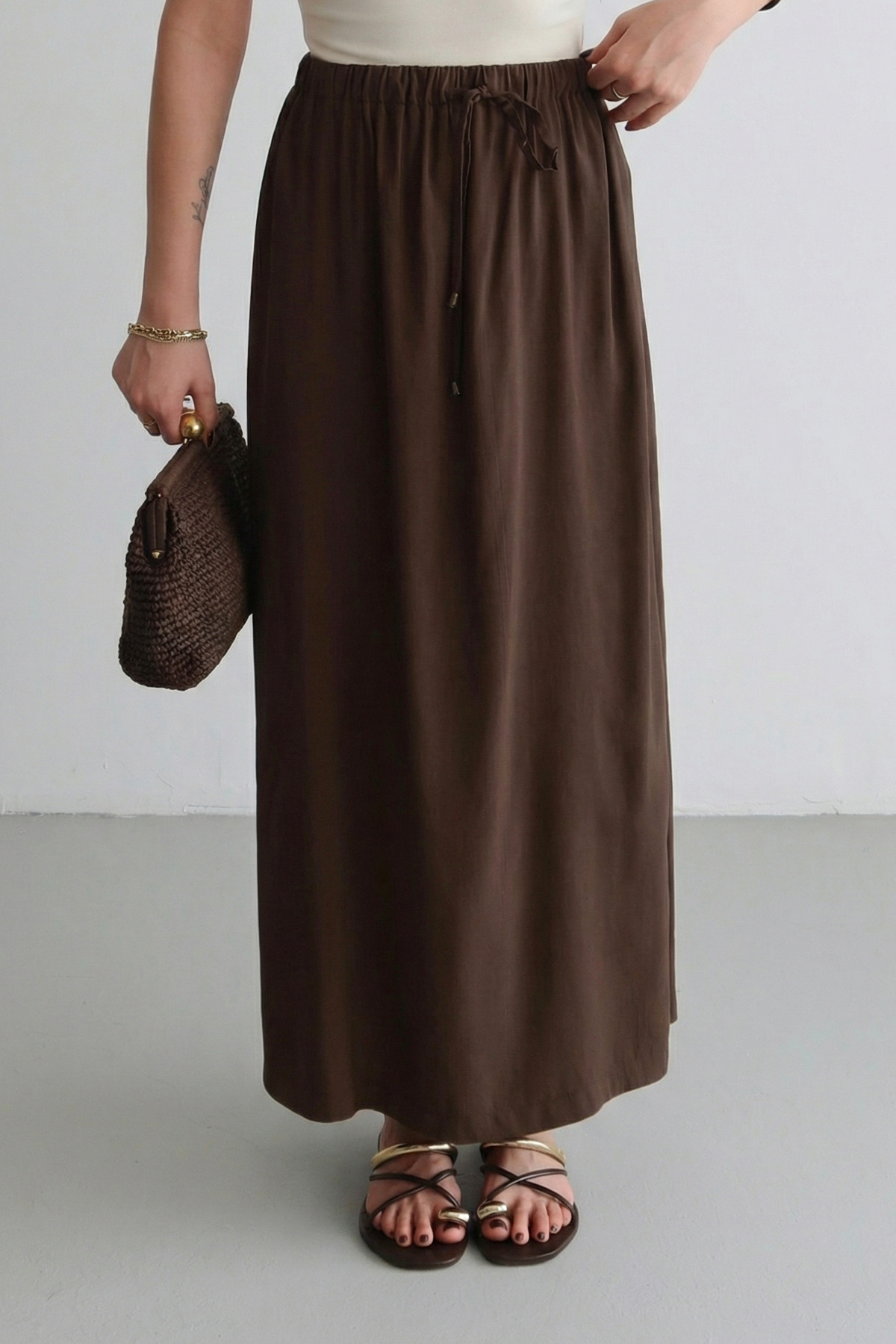 Trendyolmilla  Koyu Kahverengi Modal Beli Lastikli Uzun Maxi Etek TWOSS26ET00082 - Görsel 2