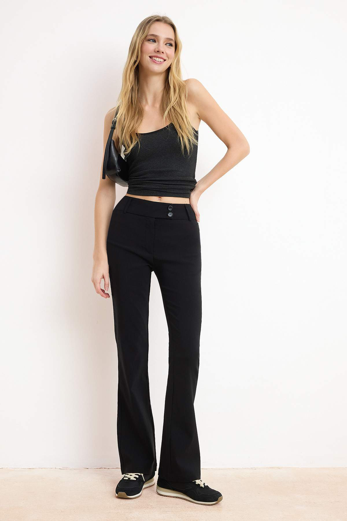 Trendyolmilla  Siyah Bengalin Esnek Kumaş Flare Düşük Bel Pantolon TWOSS26PL00006