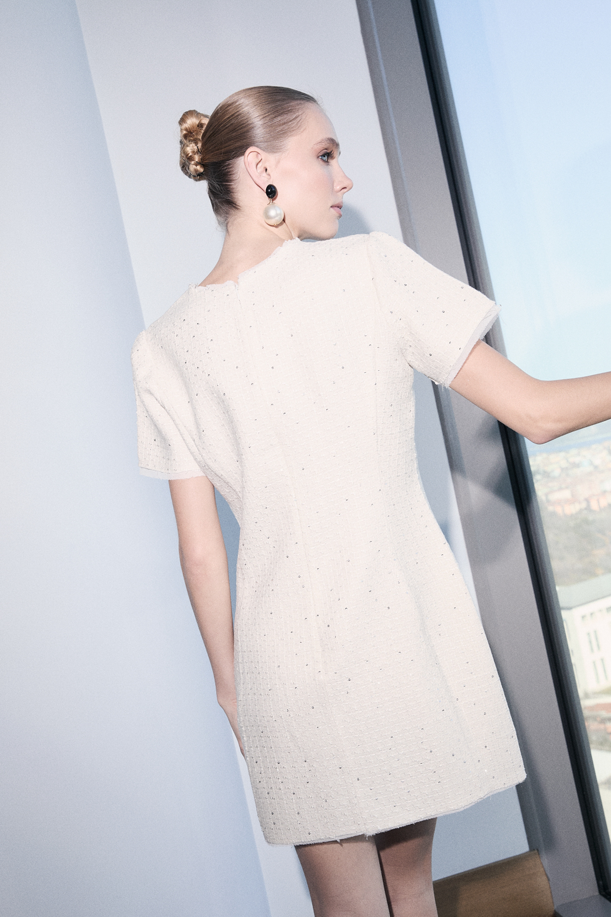 Trendyolmilla  Limited Edition Ekru Parıltılı Tüvit Mini Dokuma Elbise TWOSS26EL00079 - Görsel 4