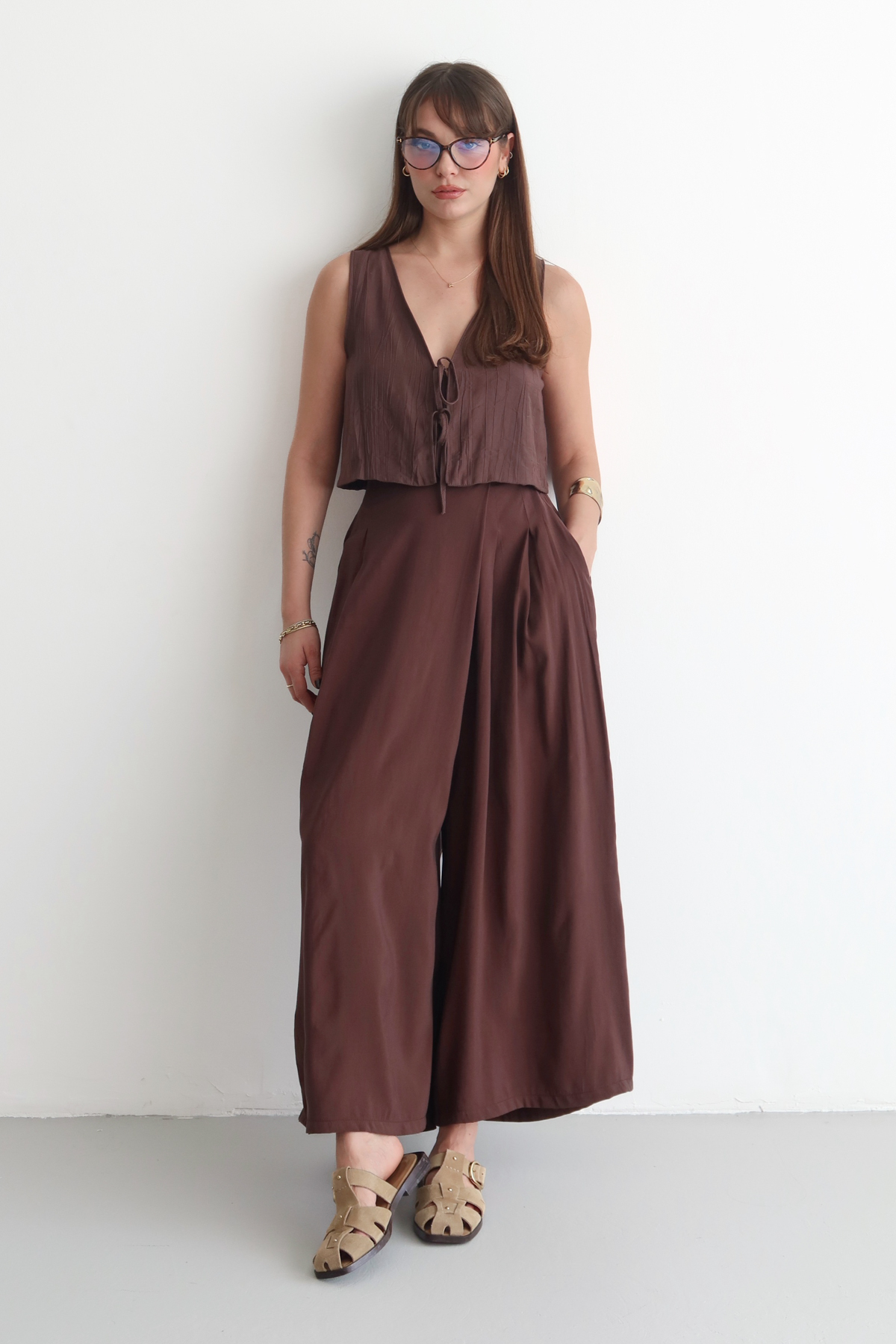 Trendyol Collection Braune Hose mit weitem Bein und modalem Schlüsselbund-Roc...