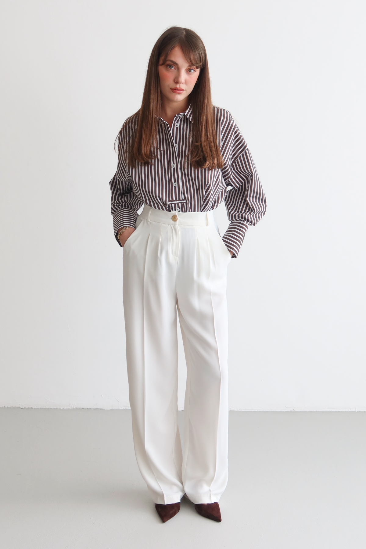 Trendyol Collection Weiße gewebte Hose mit hoher Taille und weitem Bein TWOAW...