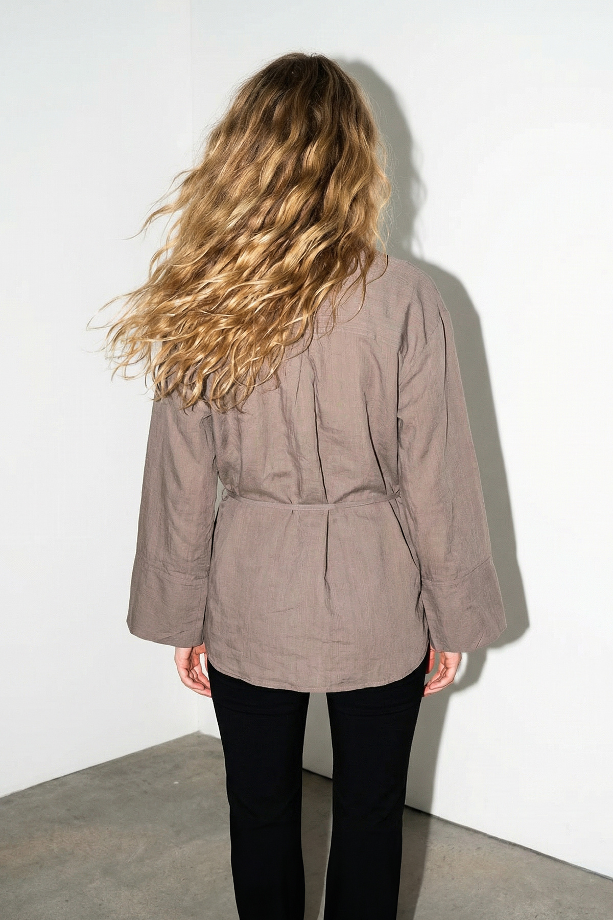 Trendyolmilla  Vizon Çizgi Dokuma Belden Bağlamalı Gömlek TDRSS26GO00012 - Görsel 3