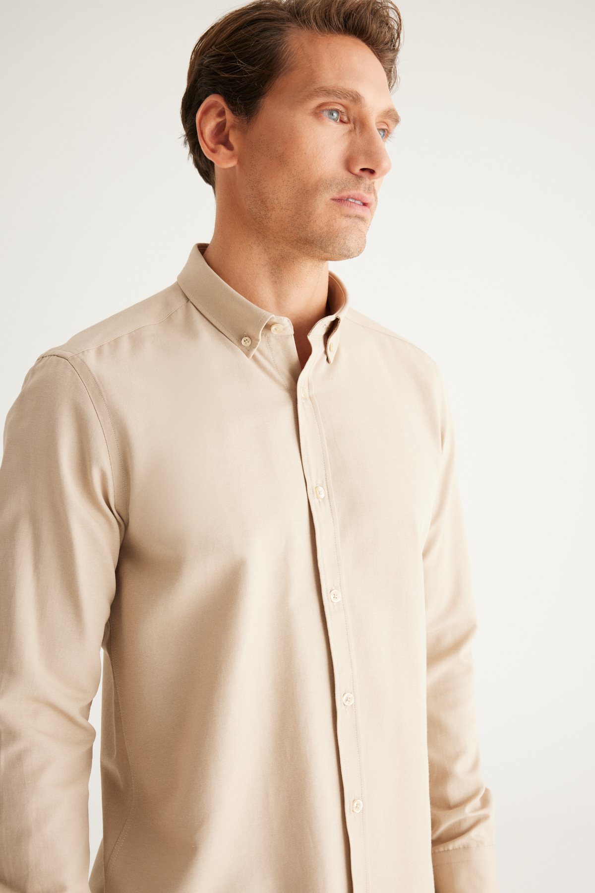 AC&Co / Altınyıldız Classics  Erkek Oxford Kolay Ütülenebilir Pamuklu Terletmez Gömlek Bej Düğmeli Yaka Slim Fit Dar Kesim - Görsel 5
