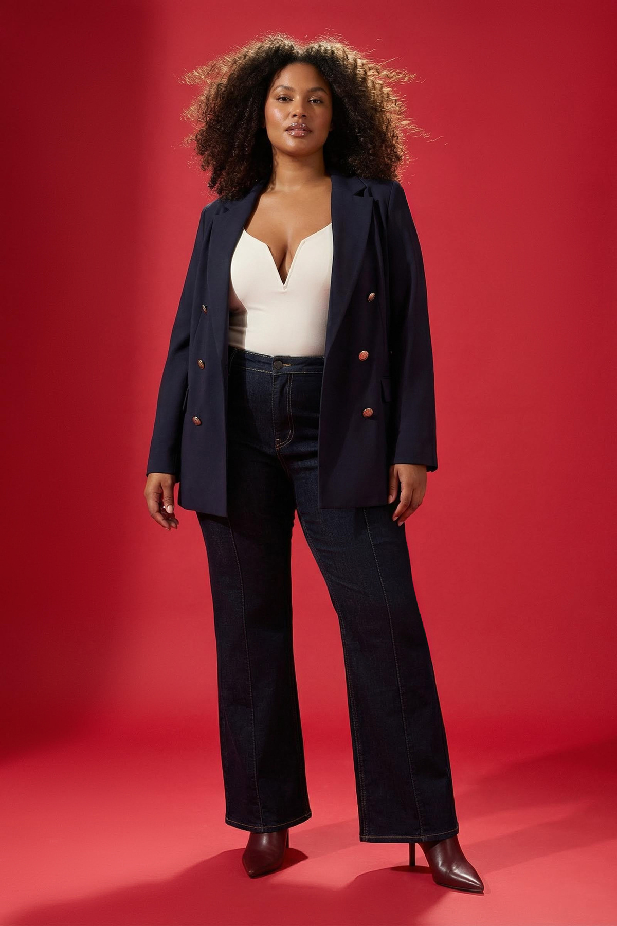 Trendyol Curve Sötétkék magas derék övvel széles szárú farmer nagy méretű far...