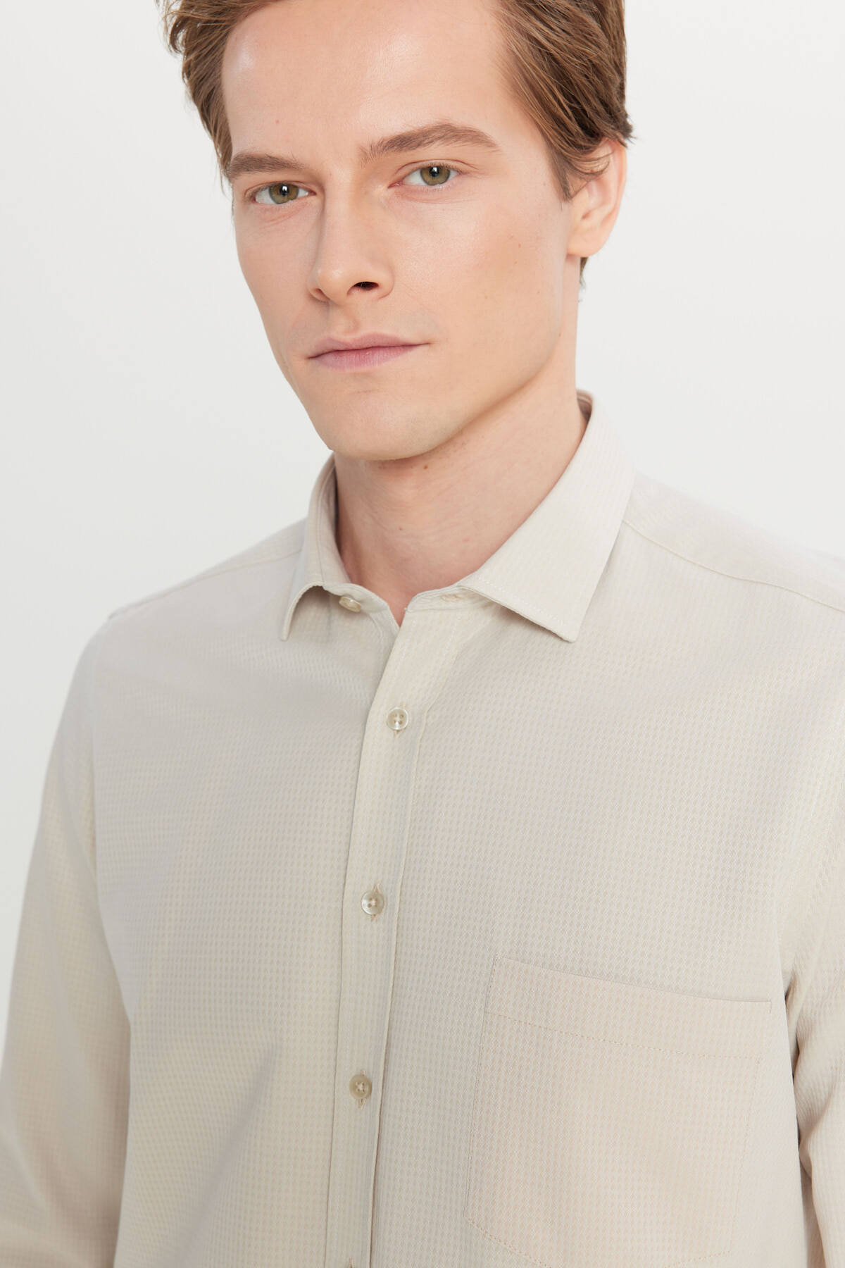AC&Co / Altınyıldız Classics  Erkek Bej Pamuklu Tailored Slim Fit Dar Kesim Klasik Yaka Armürlü Cepli Gömlek - Görsel 4