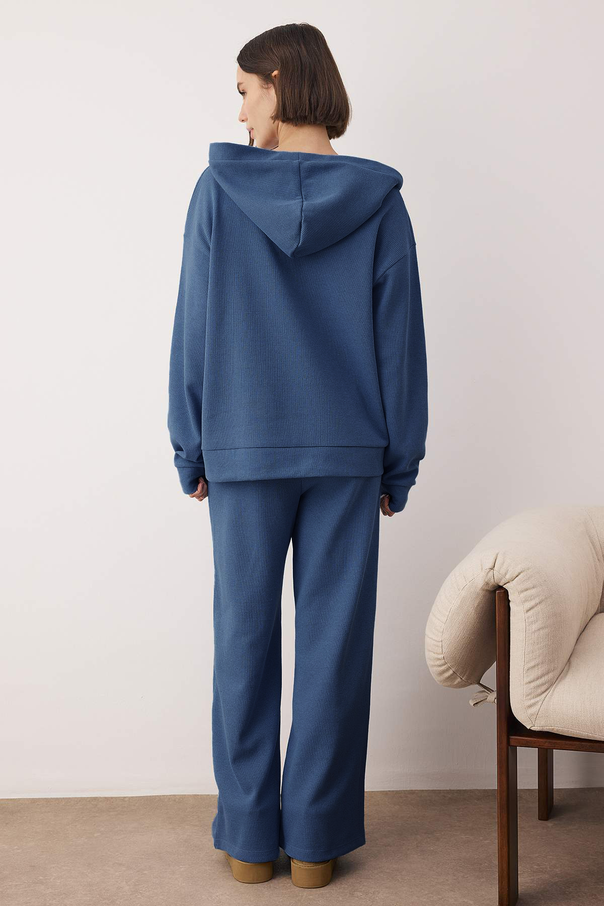 Trendyolmilla  Mavi Pamuklu Kapüşonlu Waffle Örme Pijama Takımı THMAW26PT00168 - Görsel 4