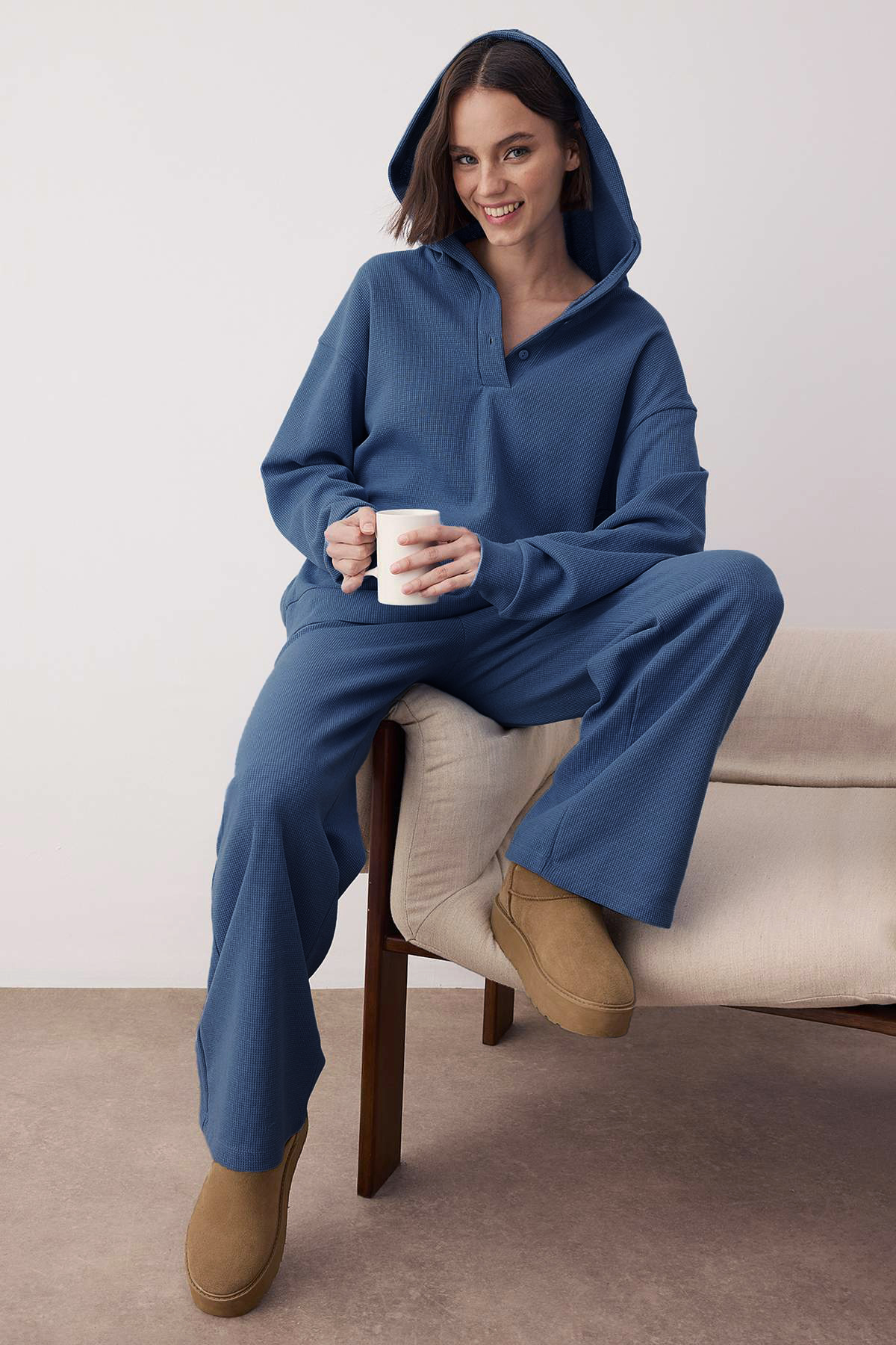 Trendyolmilla  Mavi Pamuklu Kapüşonlu Waffle Örme Pijama Takımı THMAW26PT00168