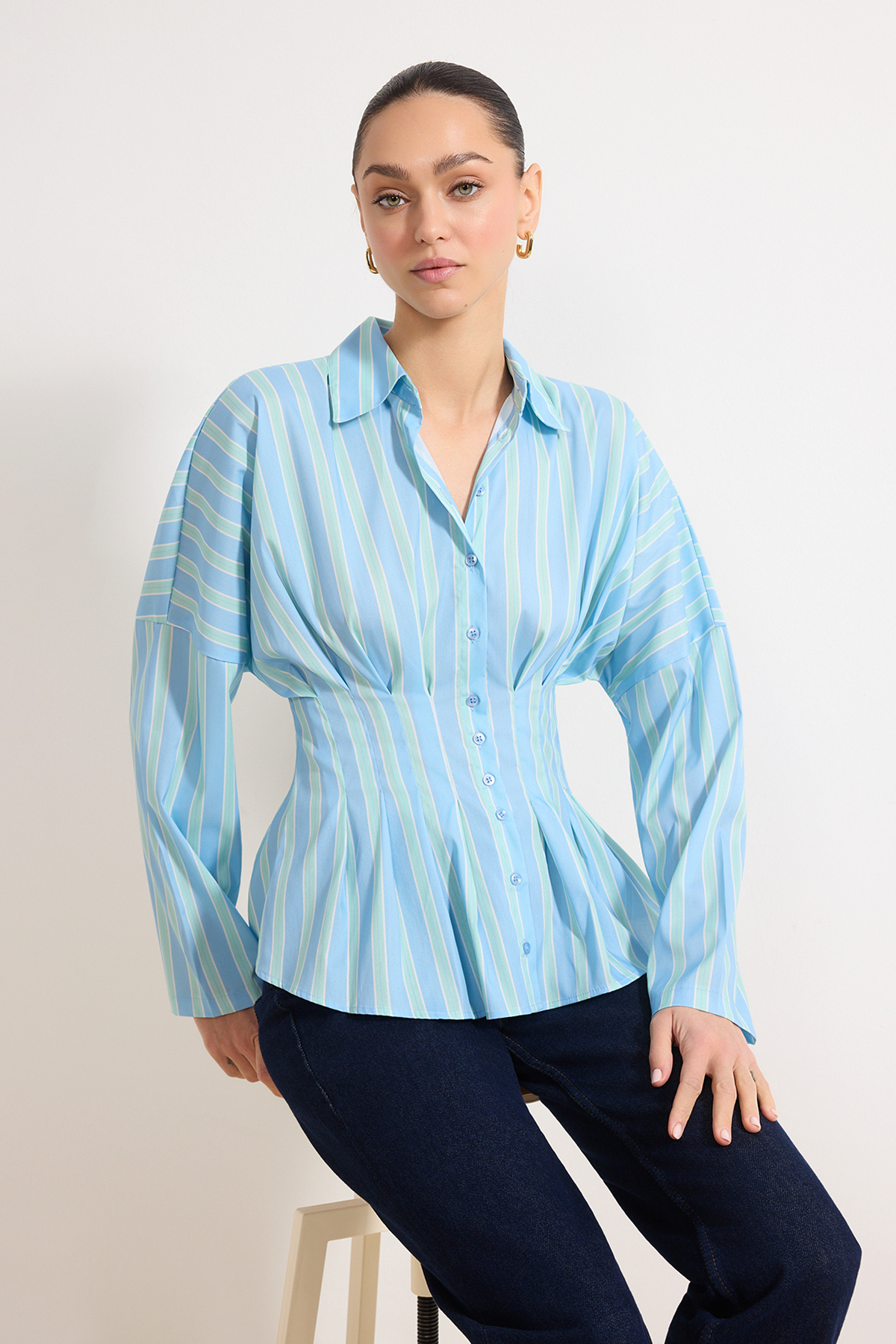 Trendyolmilla  Mavi-Çok Renkli Çizgili Lycralı Bele Oturan Gömlek TWOAW26GO00113