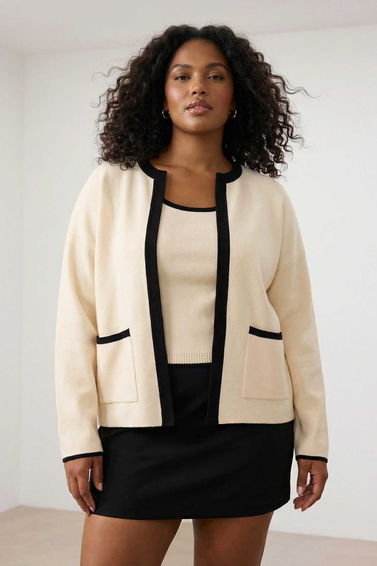 Trendyol Curve Ekru z detalami w postaci linii, zestaw bluzka i sweter TBBAW2...