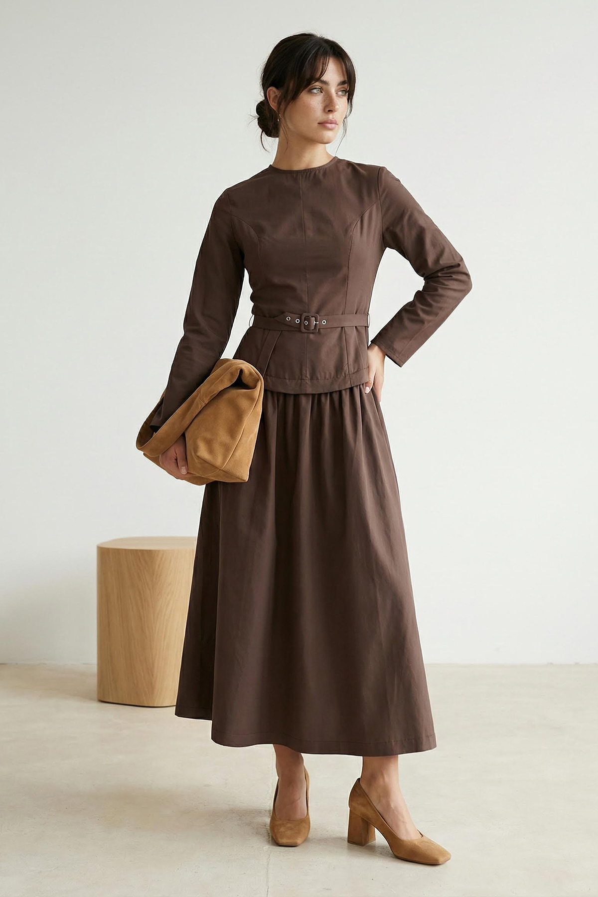 Trendyol Modest Braunes gewebtes Hijab-Kleid mit Gürtel TCTSS26EB00043