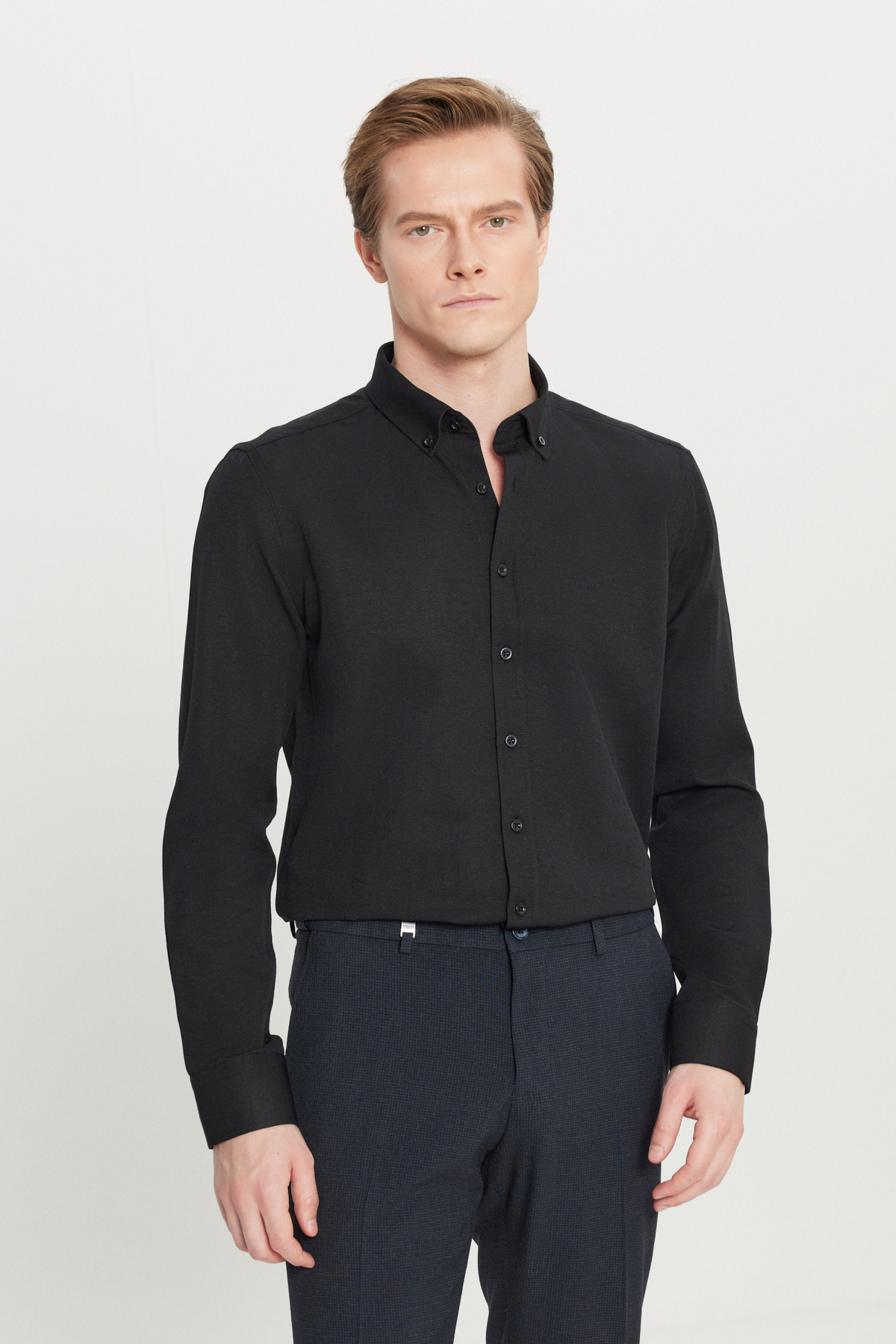 AC&Co / Altınyıldız Classics  Erkek Oxford Kolay Ütülenebilir Pamuklu Terletmez Gömlek Siyah Düğmeli Yaka Slim Fit Dar Kesim - Görsel 7