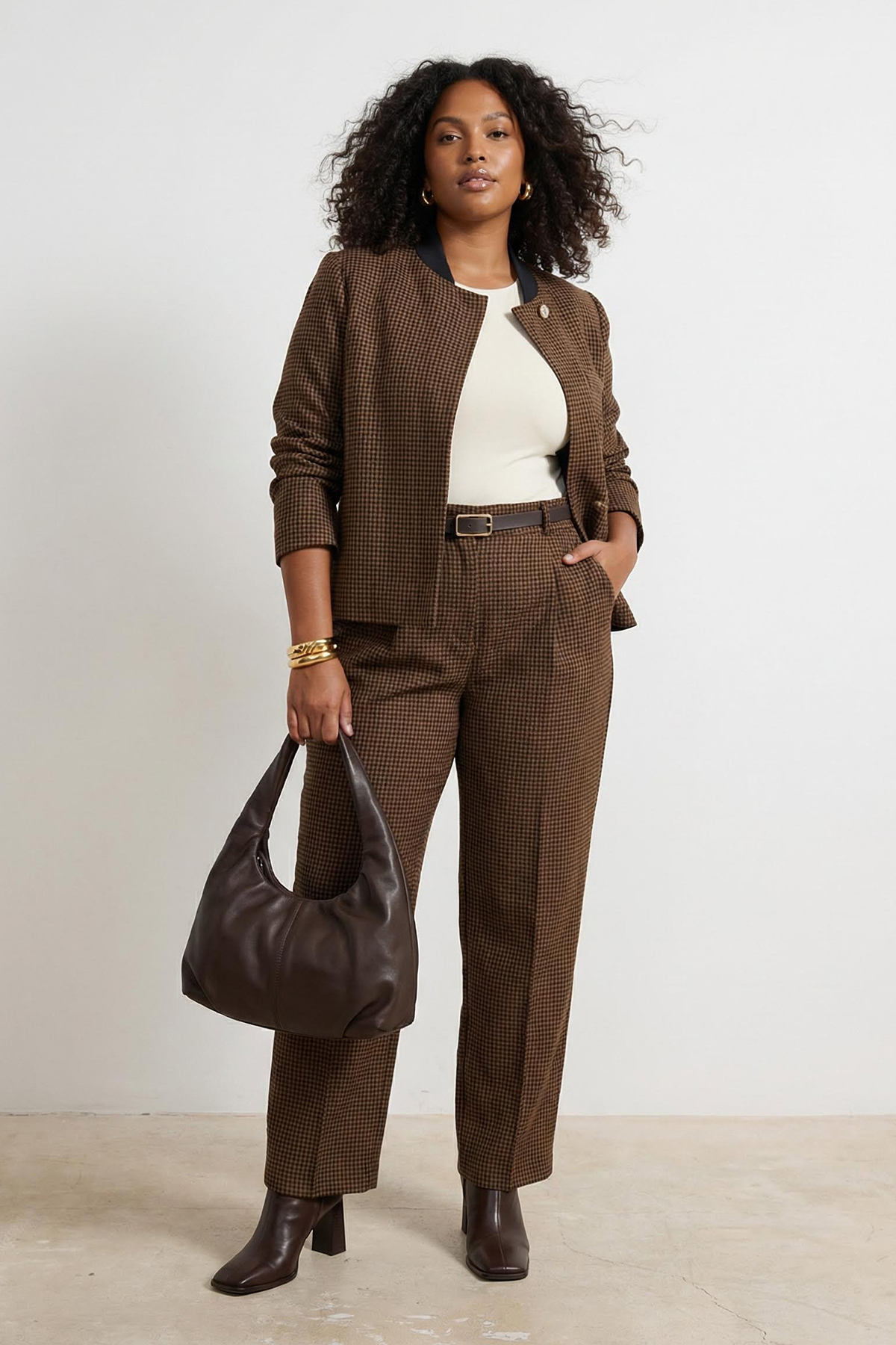 Trendyol Curve Braune karierte Hose mit weitem Bein und Gürtel in Übergröße T...