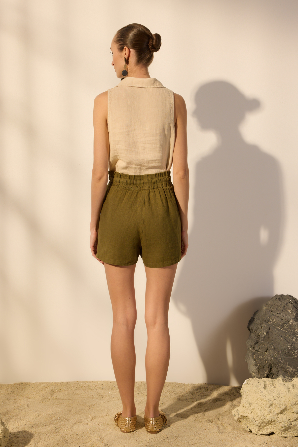 Trendyolmilla  Haki %100 Keten Beli Lastikli Yüksek Bel Şort TWOSS26SR00019 - Görsel 4