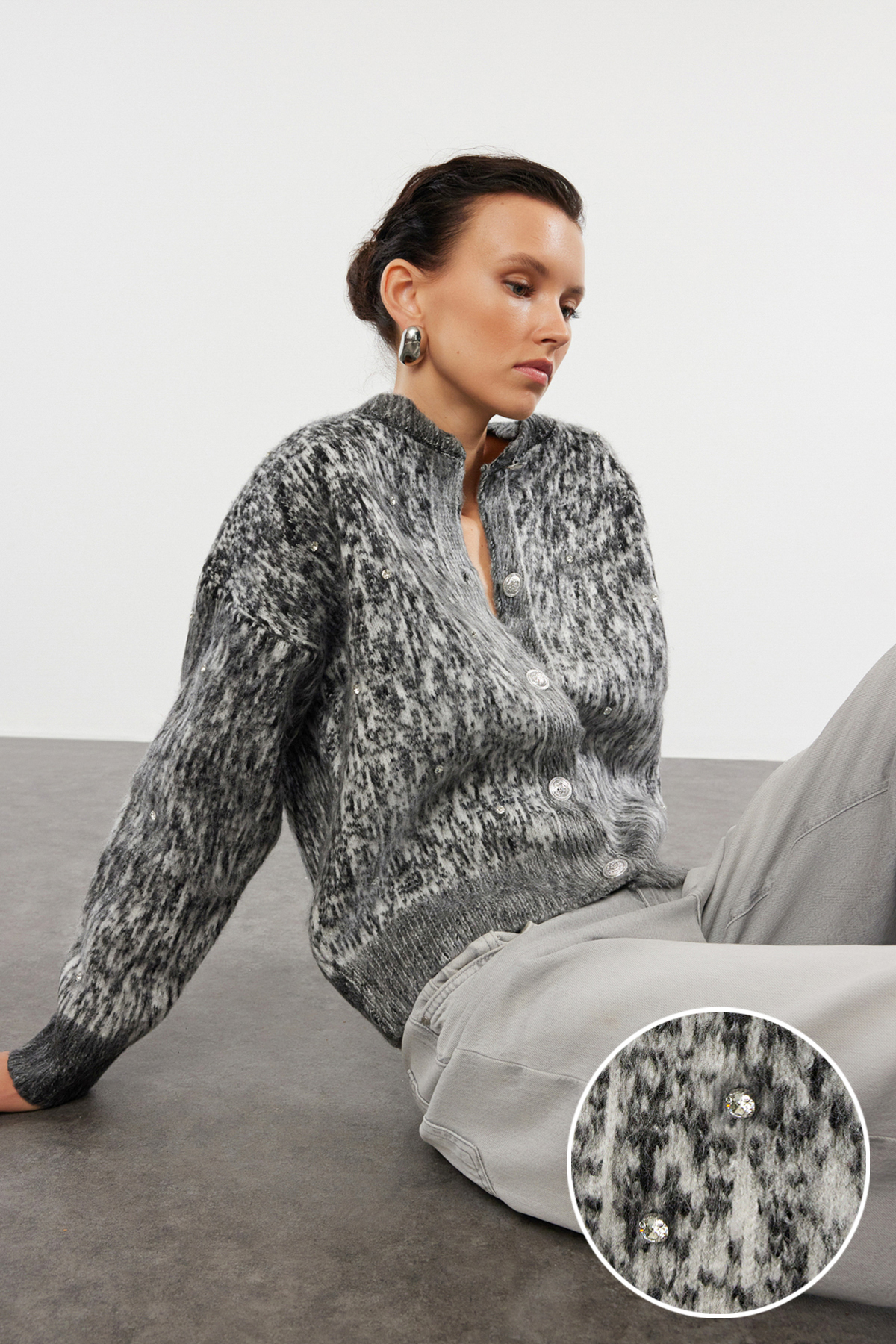 Trendyol Collection Anthrazitfarbene Strickjacke mit weichem, strukturiertem ...