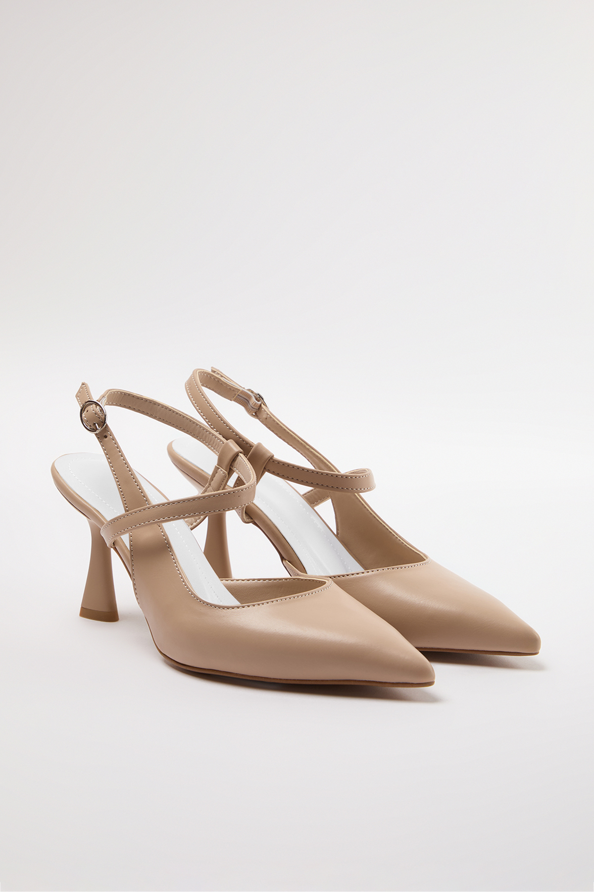 TRENDYOL SHOES Beige Knöchelriemen-Damenschuhe mit 8 cm dünnem Absatz TAKAW25...