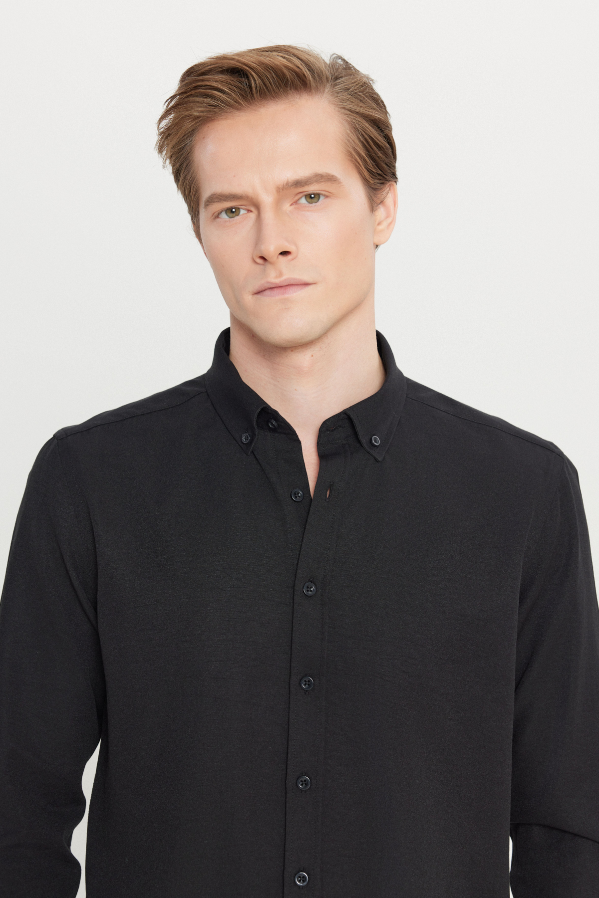 AC&Co / Altınyıldız Classics  Erkek Oxford Kolay Ütülenebilir Pamuklu Terletmez Gömlek Siyah Düğmeli Yaka Slim Fit Dar Kesim - Görsel 6