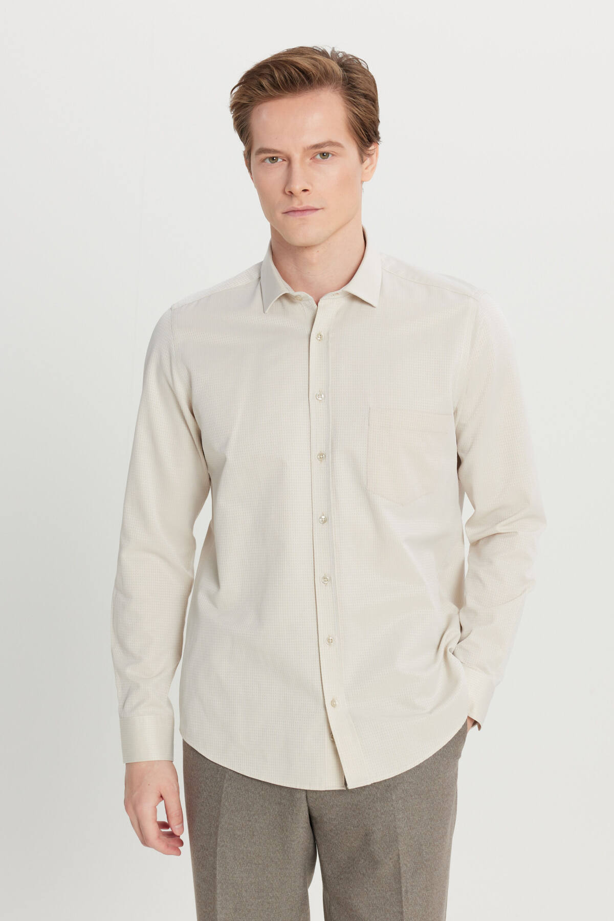 AC&Co / Altınyıldız Classics  Erkek Bej Pamuklu Tailored Slim Fit Dar Kesim Klasik Yaka Armürlü Cepli Gömlek - Görsel 5