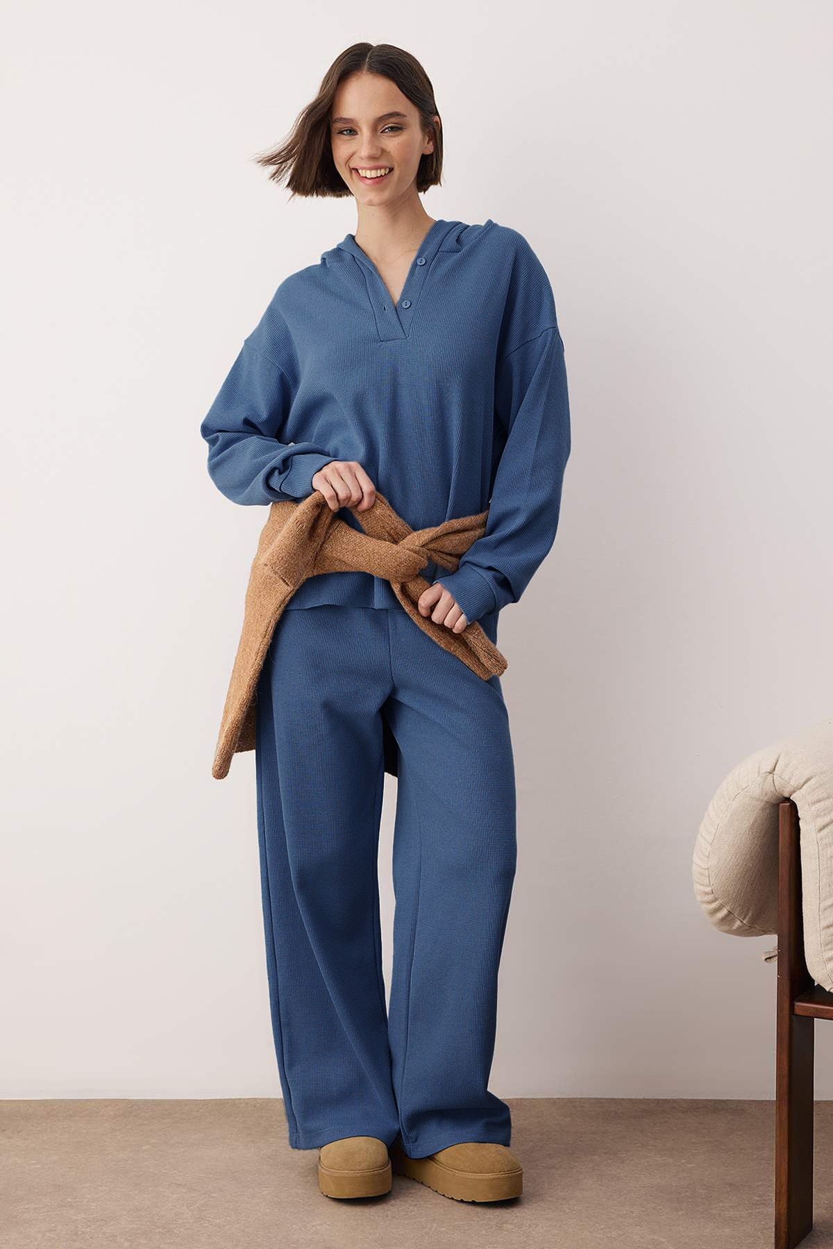 Trendyolmilla  Mavi Pamuklu Kapüşonlu Waffle Örme Pijama Takımı THMAW26PT00168 - Görsel 2