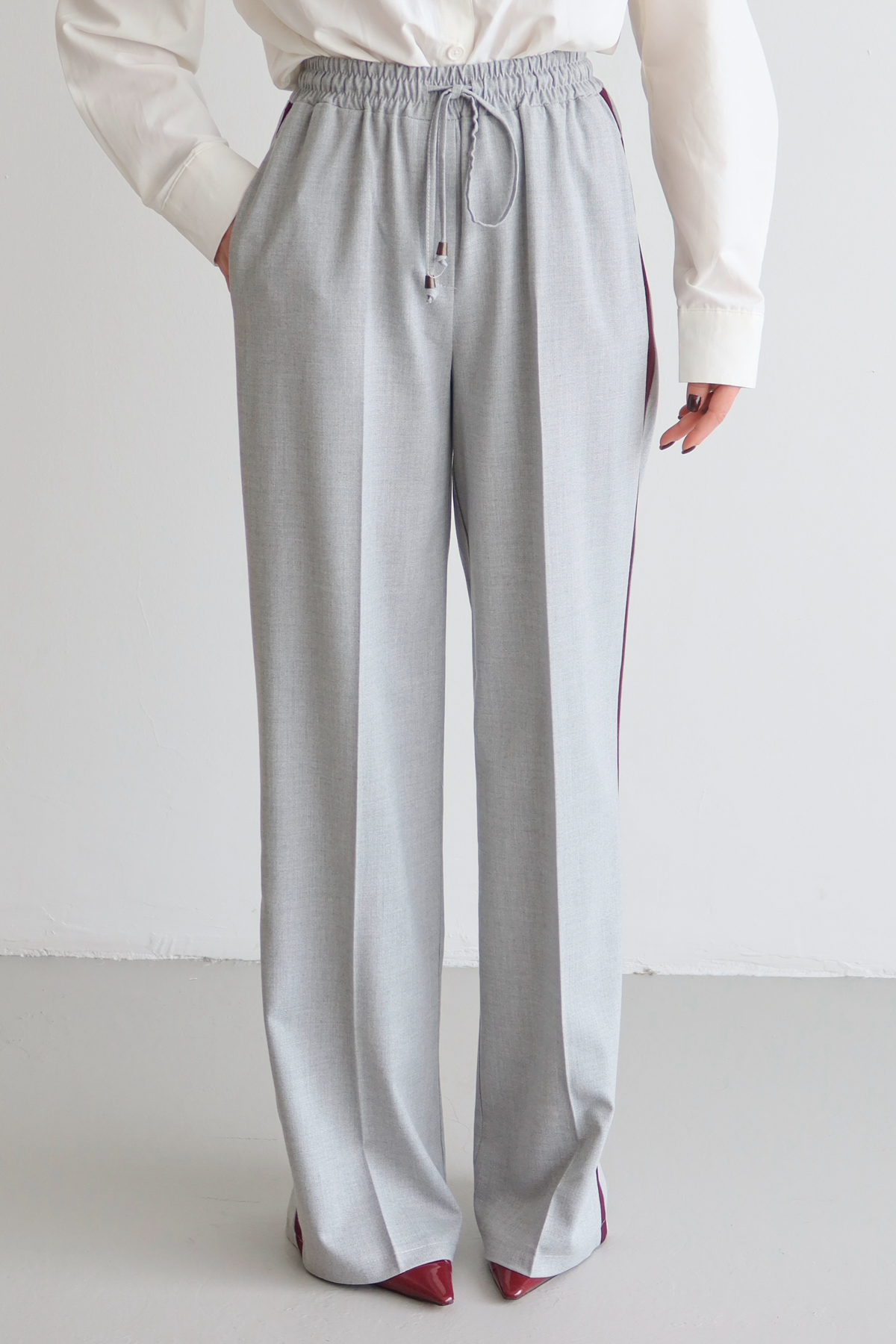 Trendyolmilla  Gri Bordo Çizgili Beli Lastikli Wideleg/Geniş Paça Dokuma Pantolon TWOAW26PL00174 - Görsel 3